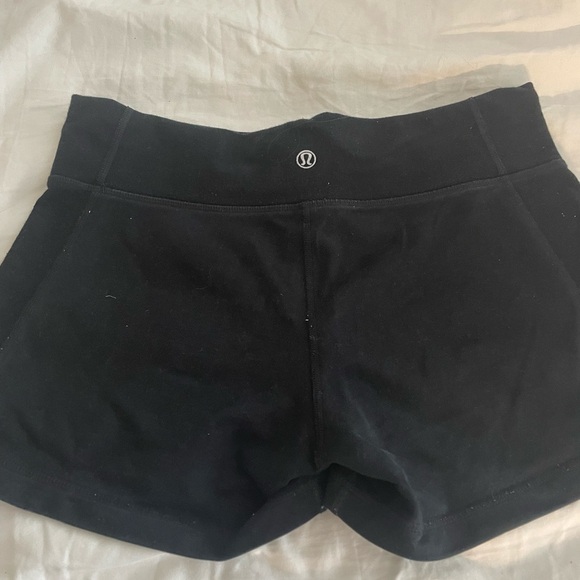 Lululemon Cotton Shorts - size 6 - Picture 2 of 2